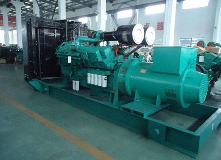 新泰800kw康明斯柴油发电机组